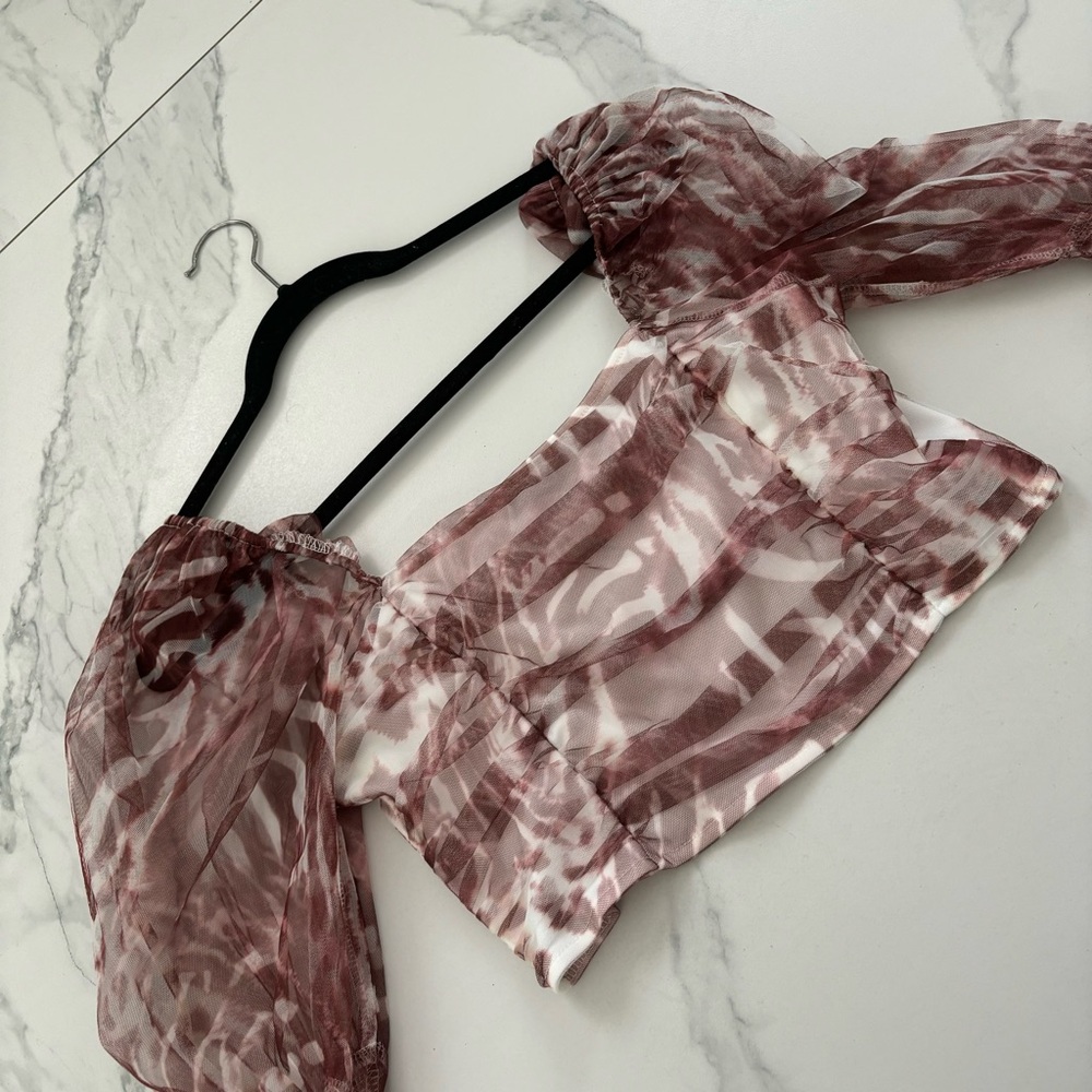 Super cute cropped blouse